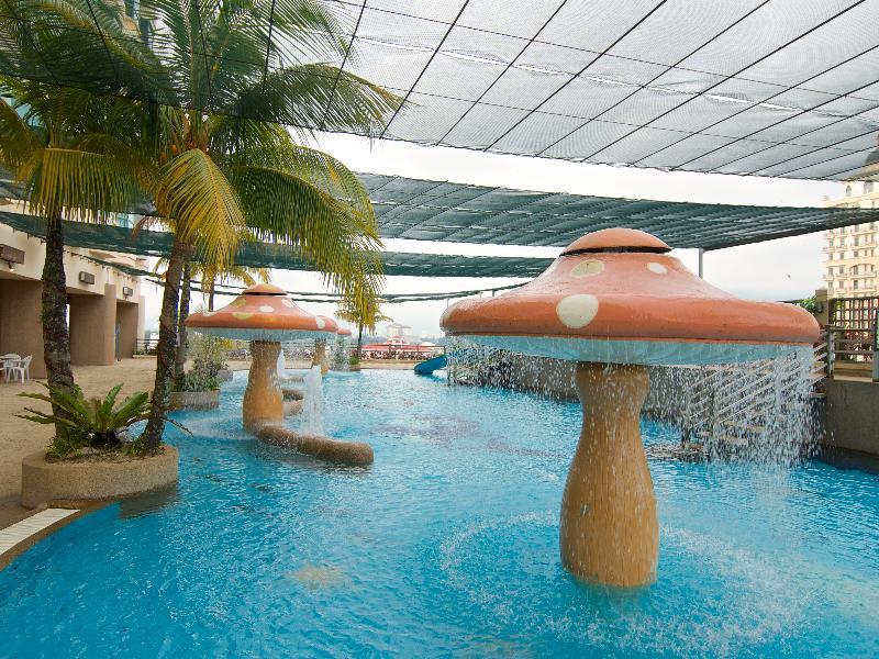 Hotel Ascott Gurney Penang à George Town Extérieur photo The pool at the resort