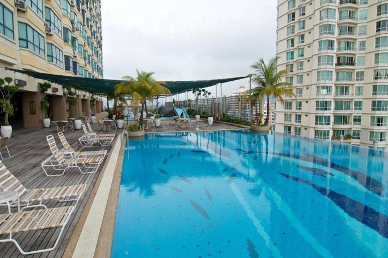 Hotel Ascott Gurney Penang à George Town Extérieur photo The swimming pool at the 33rd floor of the complex